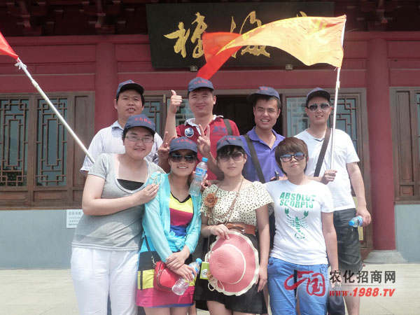 咱帶著墨鏡酷吧