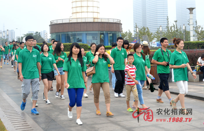 �옷�����У�����������