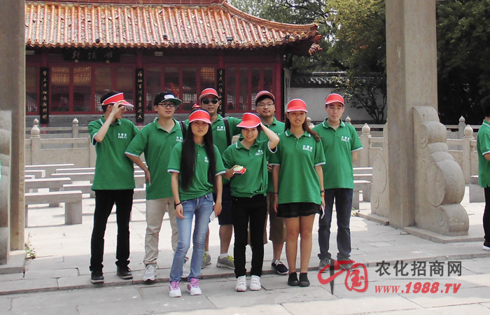 ̩ɽ֮�p��һ�[��ɽС