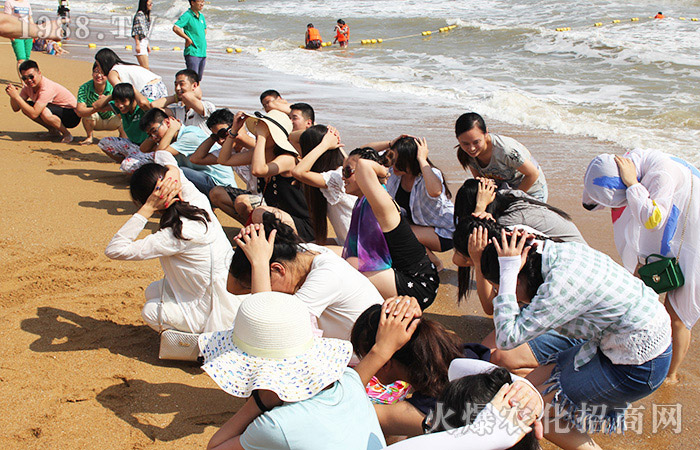 ���dʹ�����ƵZǰ�С��ڻ𱬳��L��·�ϣ�