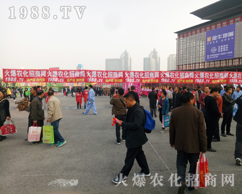     火爆農(nóng)化網(wǎng)精英全力以赴，再創(chuàng)參展好成績(jī)！
