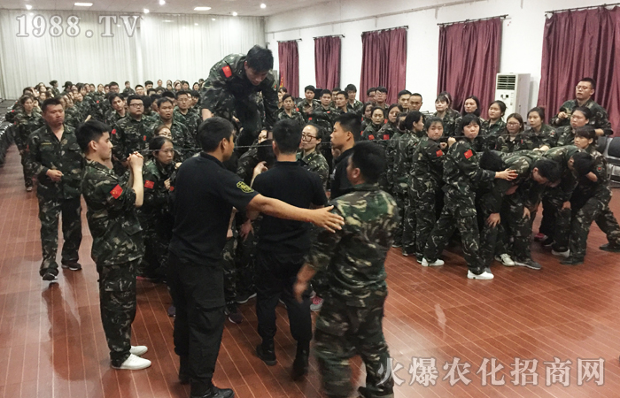 ���ġ�ȫ���Ը����،������ի@