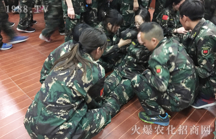 ����ͻ��������ÿһ����ǰ�ж����ի@��