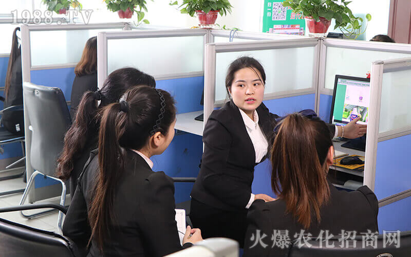 �ж��𱬣�����������δ���҂�һ��ƴ����