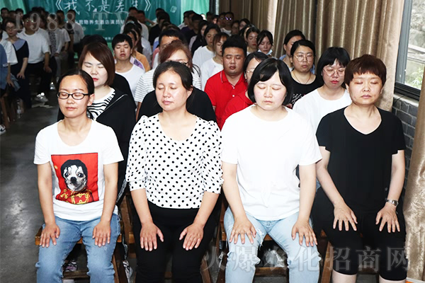 �����y������������