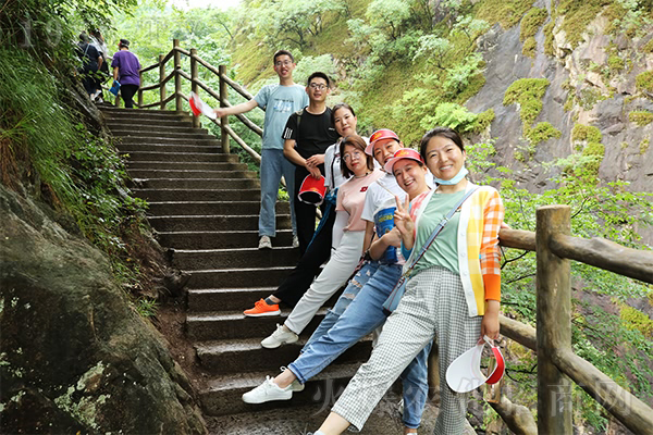 ���Ͼ�ɽ�иУ���ƣ�v���ի@�M��