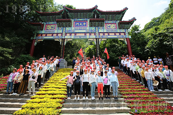 �]�е����˵�ɽ�