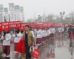 2013�Ͼ�ֲ���p����(hu��)��С���(y��ng)���]����ˮ����ֱǰ