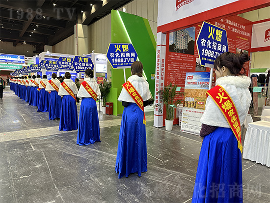 火爆網(wǎng)美女禮儀宣傳隊(duì)亮相2024中原農(nóng)資雙交會(huì)！