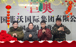 ��Ӣ�����֡�ף����µ�һ������¶����Ц�ݶ����