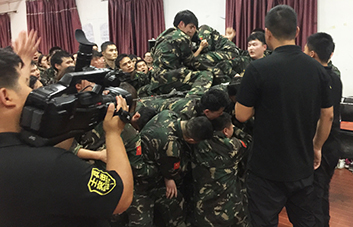 ��������o(w��)·���҂�?c��)��������ݣ? />
                <p>��������o(w��)·���҂�?c��)��������ݣ?/p>
            </li>
            <li>
            	<img src=