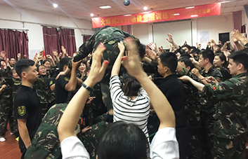 �A(y��ng)��һ�����ݔ��һ����