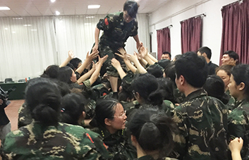 �Θ�ƥ�R�y��Խ�����˱��F(tu��n)���L(zh��ng)�ǣ�