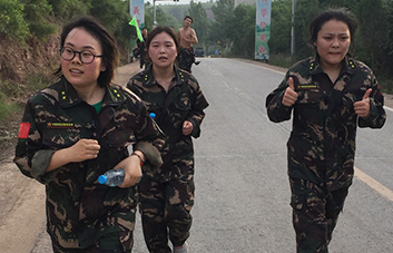 ���˲����������ŗ�������ֱǰ��