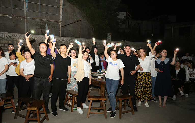 �𱬾W(w��ng)�Ͼ�ɽ�������(hu��)֮��ҹ��g